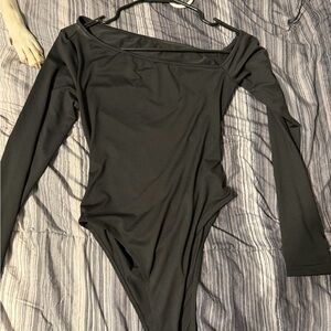 SHEIN Black Long Sleeve Off-Shoulder Bodysuit